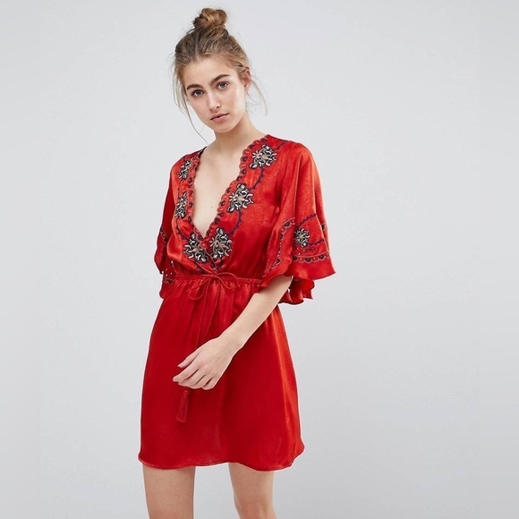 SALE 🛍️ MOON RIVER ASOS Scallop Embroidered Dress Womens size XS - Picture 1 of 12